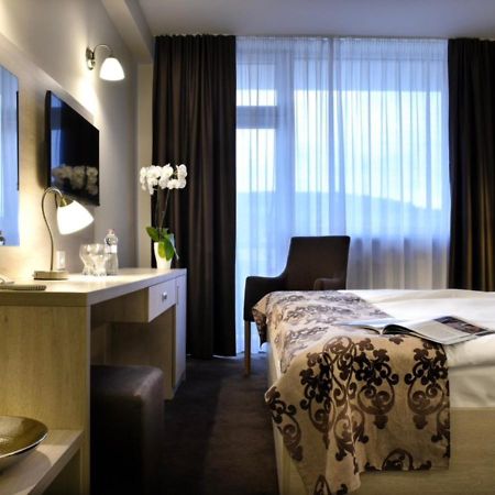 Hotel Magnolia Piest'any Eksteriør billede