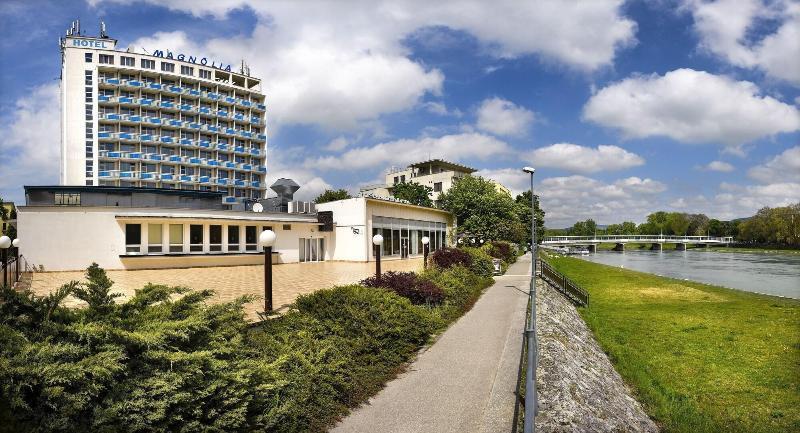 Hotel Magnolia Piest'any Eksteriør billede