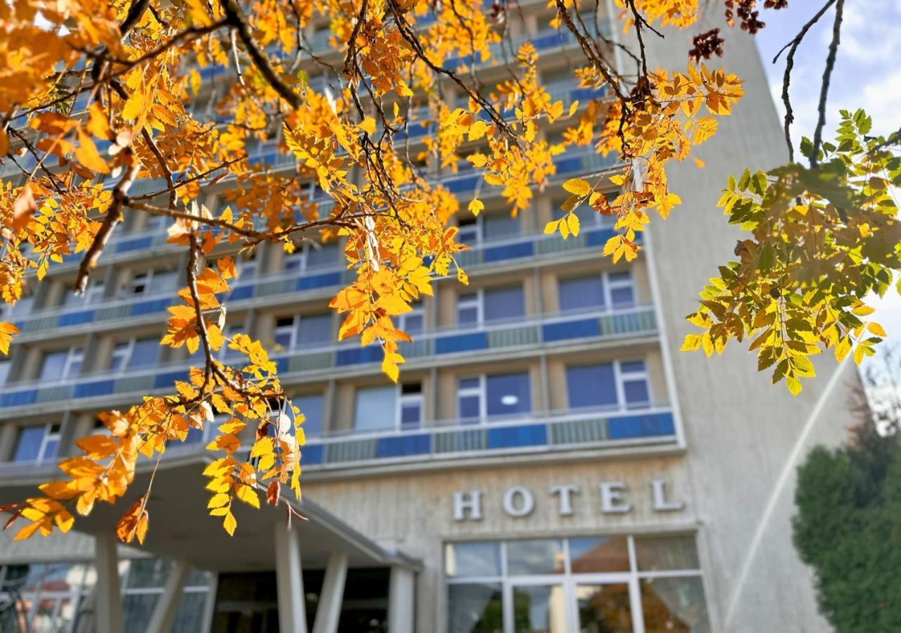 Hotel Magnolia Piest'any Eksteriør billede