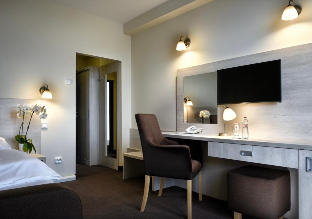Hotel Magnolia Piest'any Eksteriør billede