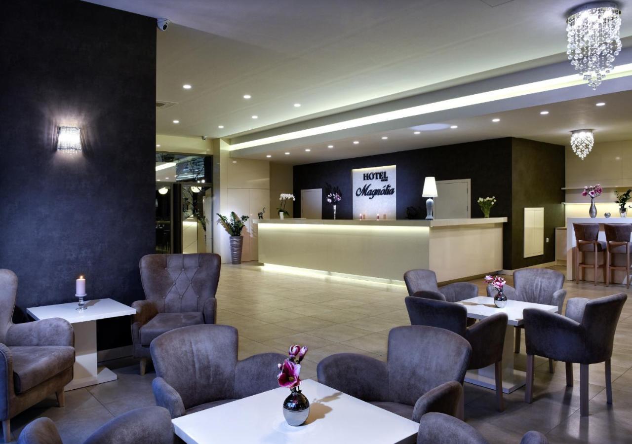 Hotel Magnolia Piest'any Eksteriør billede