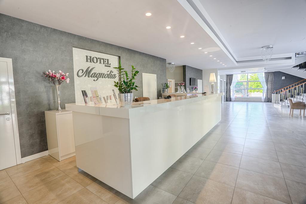 Hotel Magnolia Piest'any Eksteriør billede